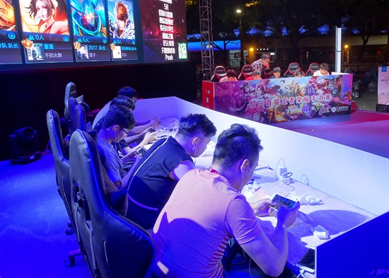 Hope 回忆起龙坑的第二轮2v4：我有足够的装备可以操作，尝试之后我赢了。