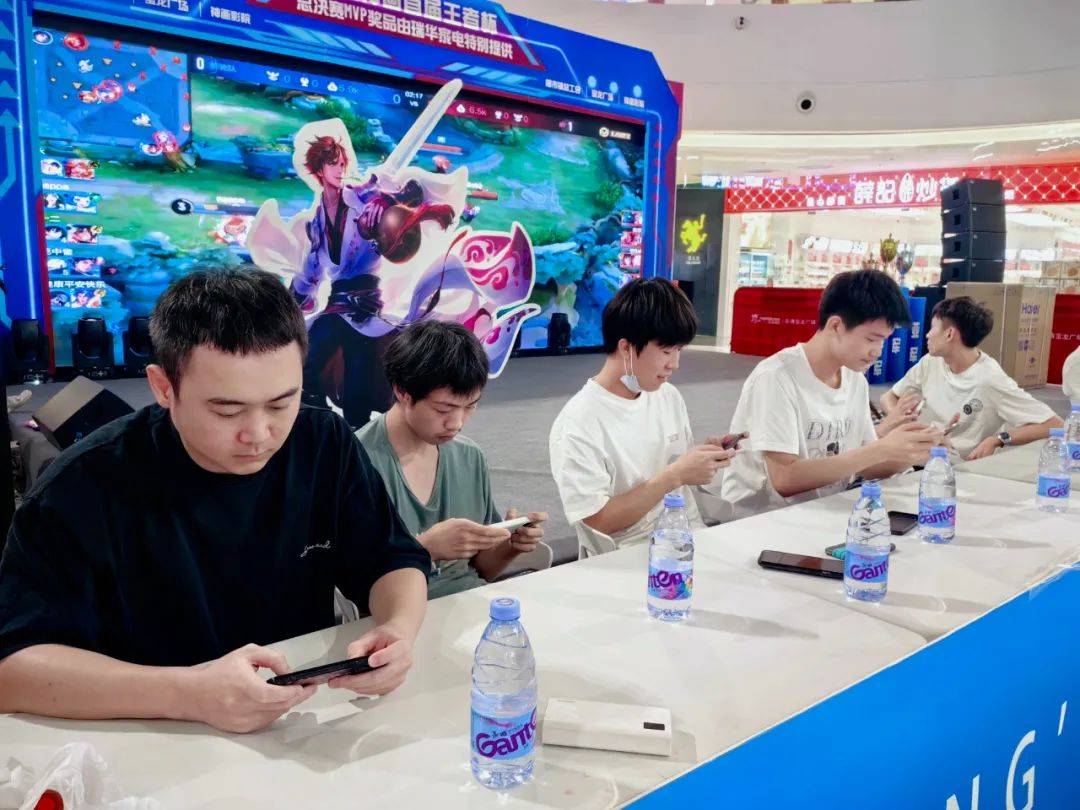 TES官博发布xiye生日返图：开启苏哥的新岁奇遇